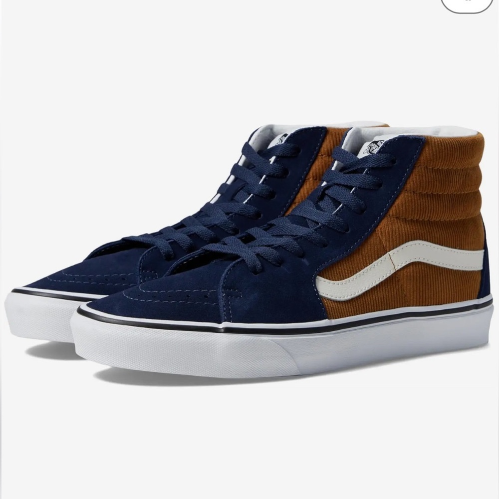 Vans WMNS Sk8-Hi
Mini Cord Blue/Brown
VN0007NS0BO
Sneakers 

CORDUROY
